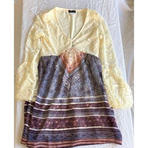 V-neck long sleeve lace dress . Medium length (cream)